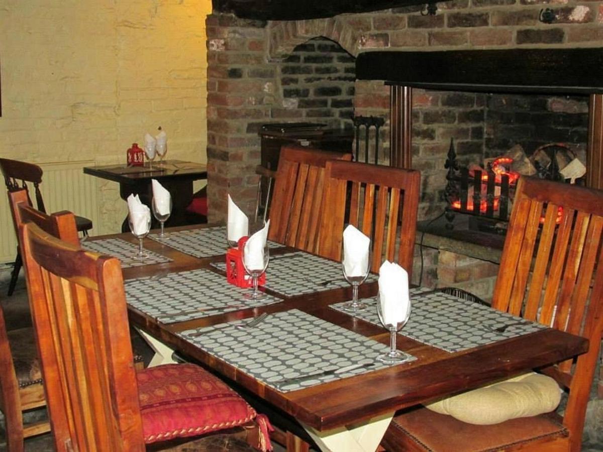Epworth Red Lion Coaching Inn מראה חיצוני תמונה
